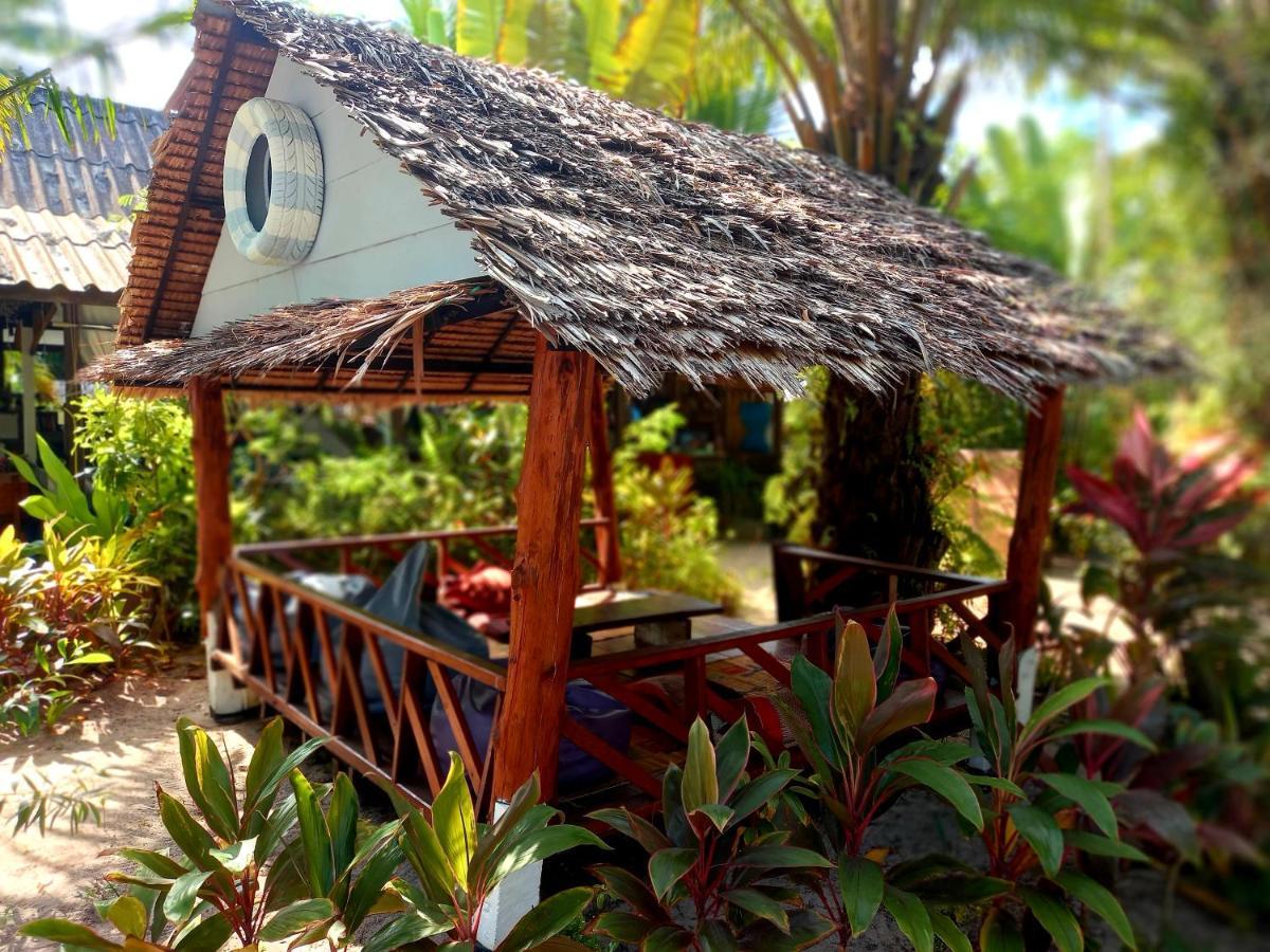 Sabai Sabai Beach Bungalows Koh Phayam Esterno foto