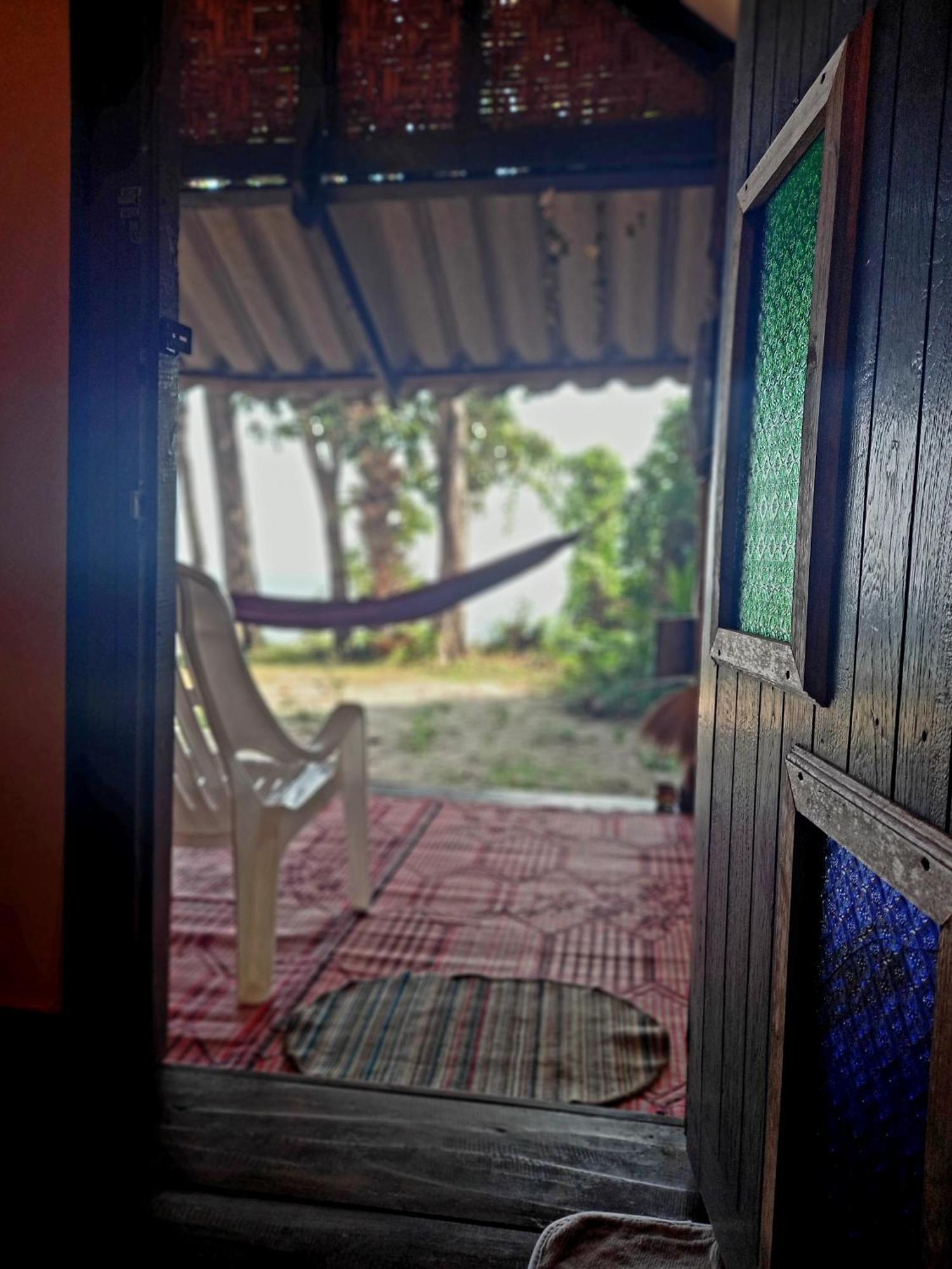 Sabai Sabai Beach Bungalows Koh Phayam Camera foto
