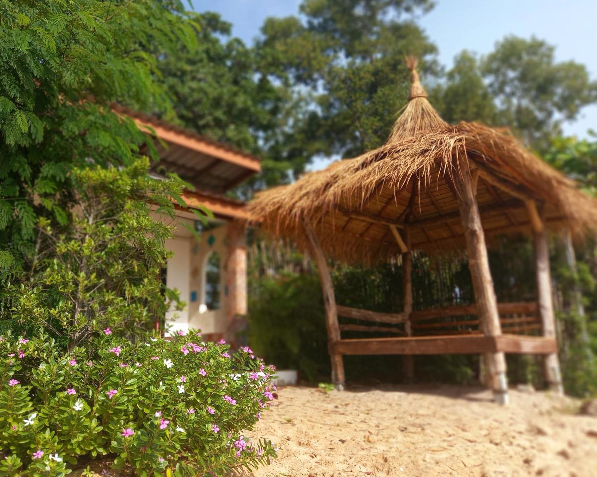 Sabai Sabai Beach Bungalows Koh Phayam Camera foto
